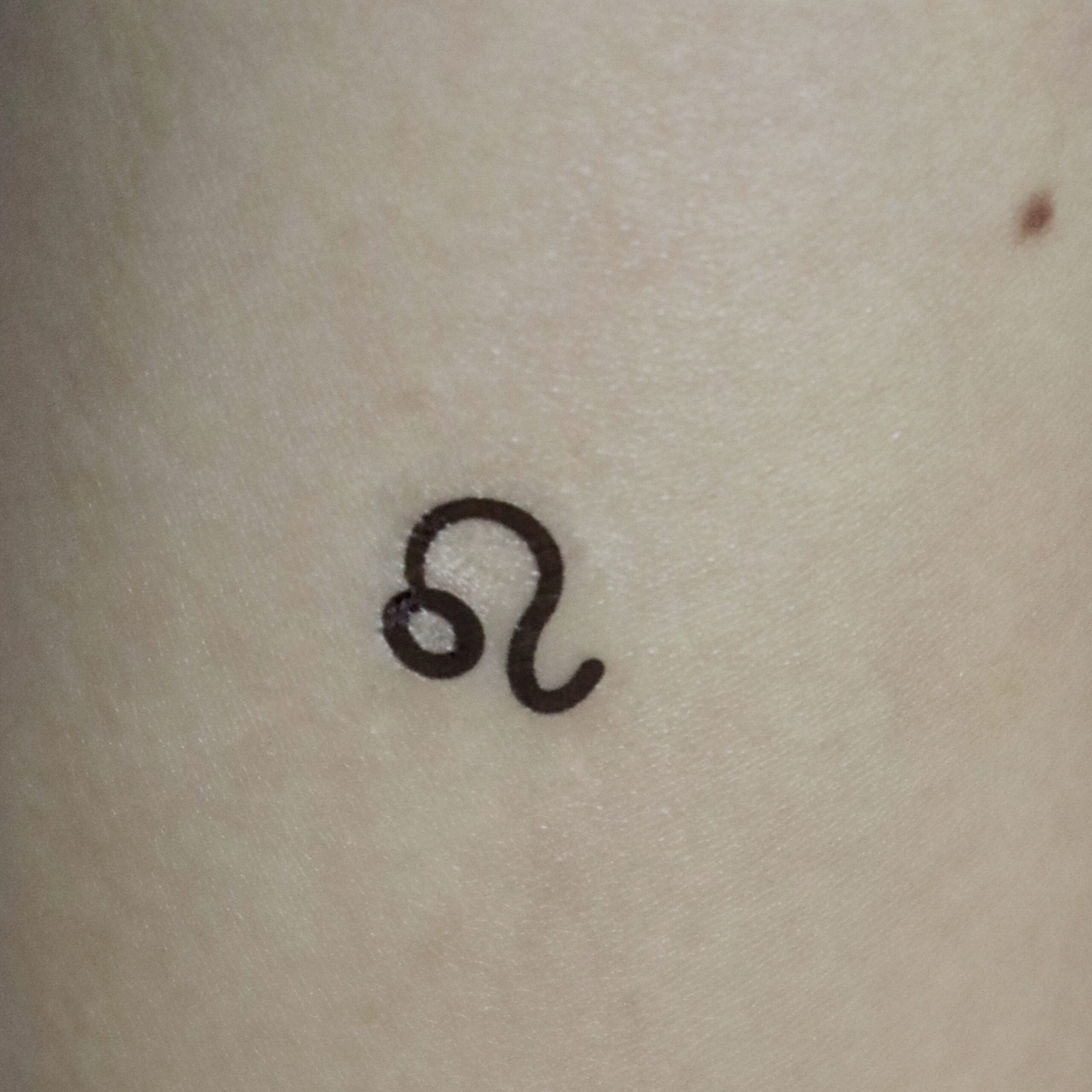 Leo Zodiac Temporary Tattoo - Image 2