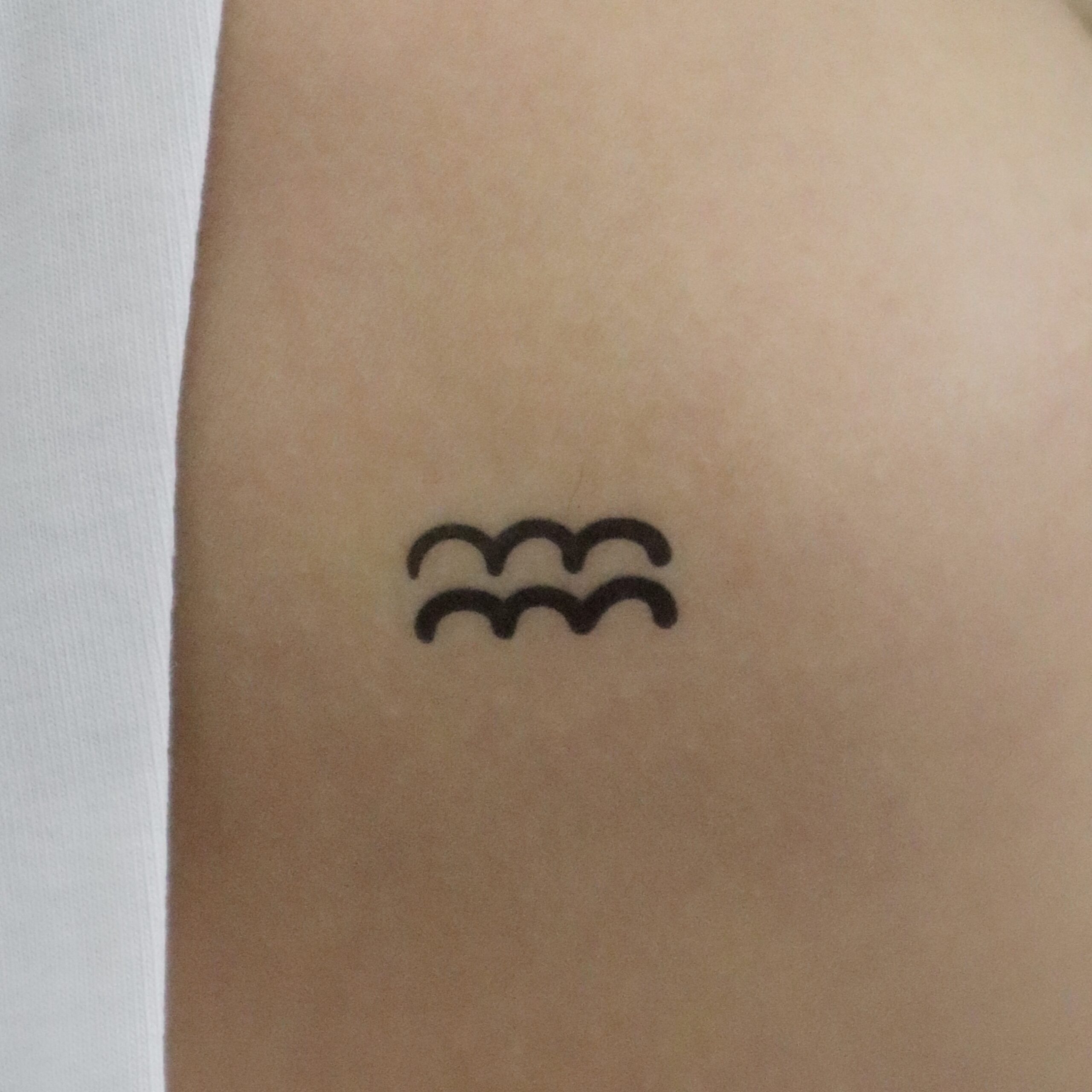Aquarius Zodiac Temporary Tattoo - Image 2